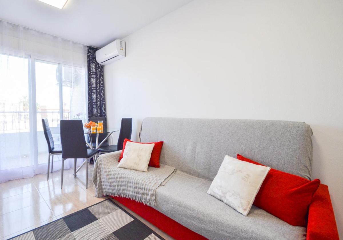 Schoene Wohnung Mit Pool , Wi-Fi Und Privat Garage Torrevieja Zewnętrze zdjęcie