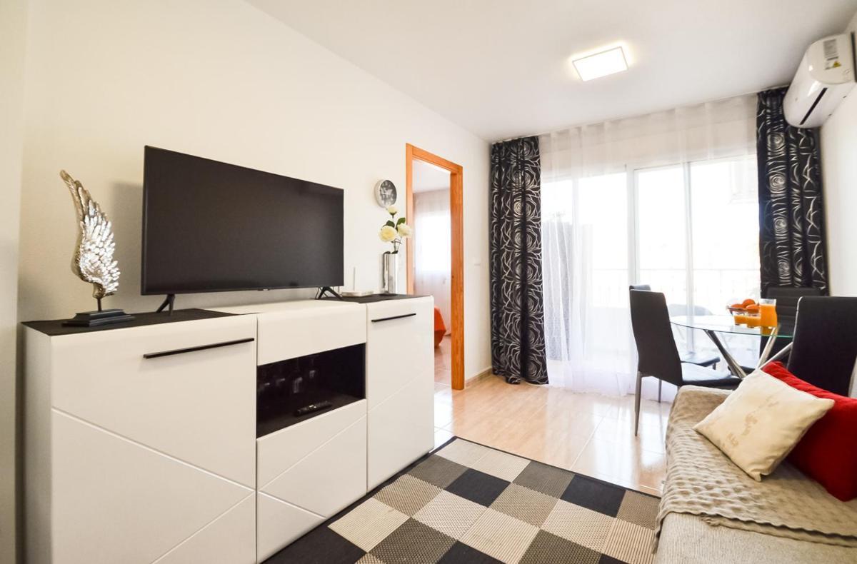 Schoene Wohnung Mit Pool , Wi-Fi Und Privat Garage Torrevieja Zewnętrze zdjęcie