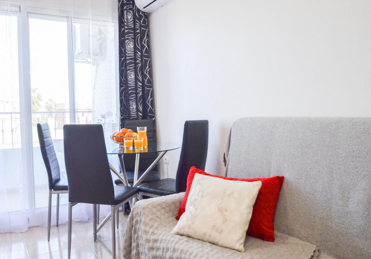 Schoene Wohnung Mit Pool , Wi-Fi Und Privat Garage Torrevieja Zewnętrze zdjęcie