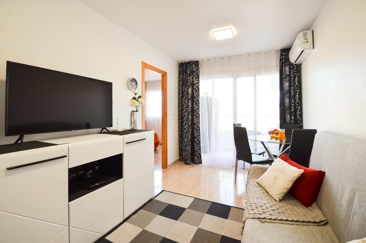 Schoene Wohnung Mit Pool , Wi-Fi Und Privat Garage Torrevieja Zewnętrze zdjęcie