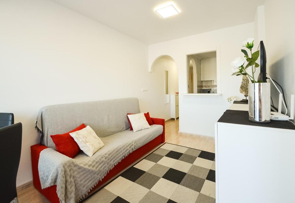 Schoene Wohnung Mit Pool , Wi-Fi Und Privat Garage Torrevieja Zewnętrze zdjęcie