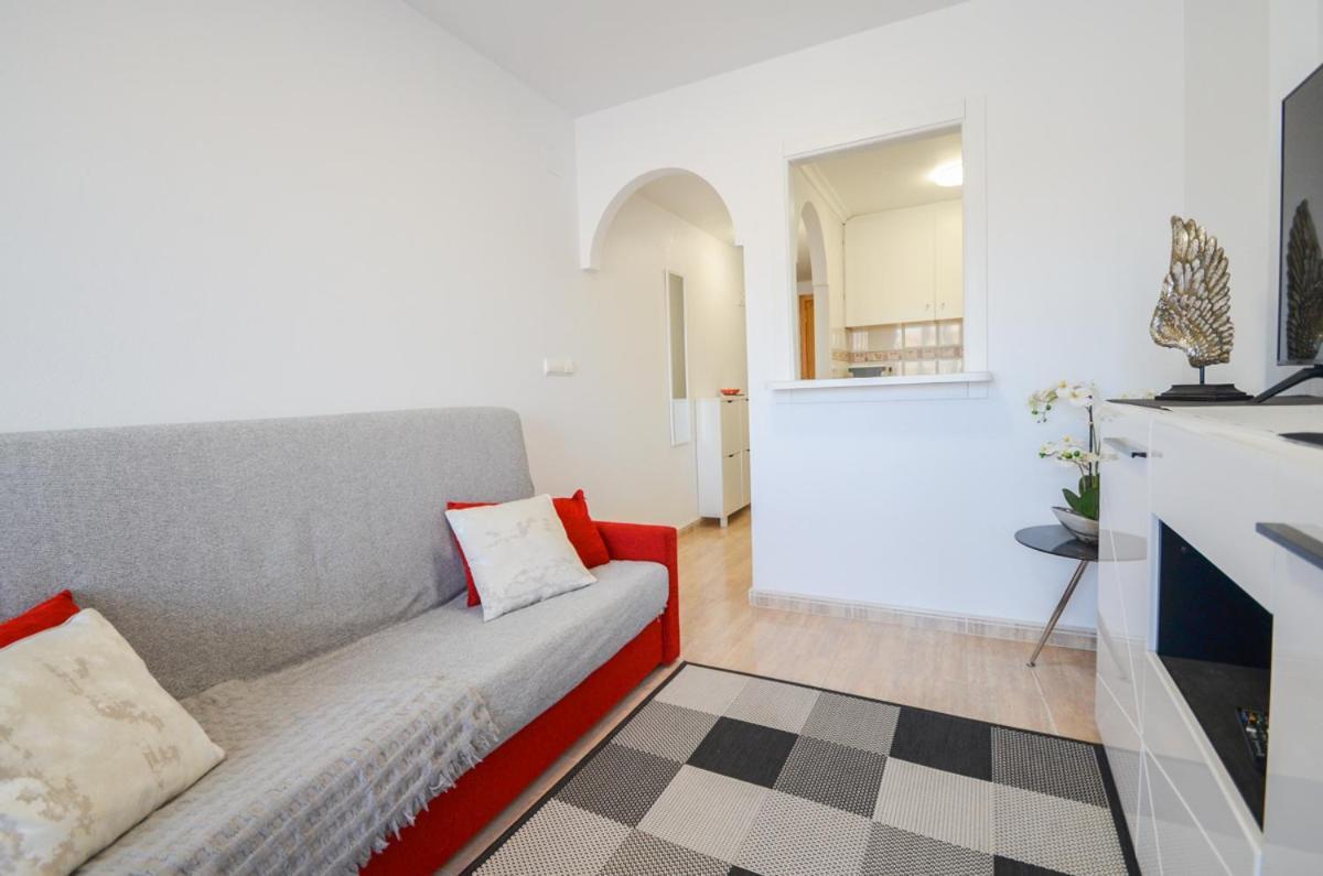 Schoene Wohnung Mit Pool , Wi-Fi Und Privat Garage Torrevieja Zewnętrze zdjęcie