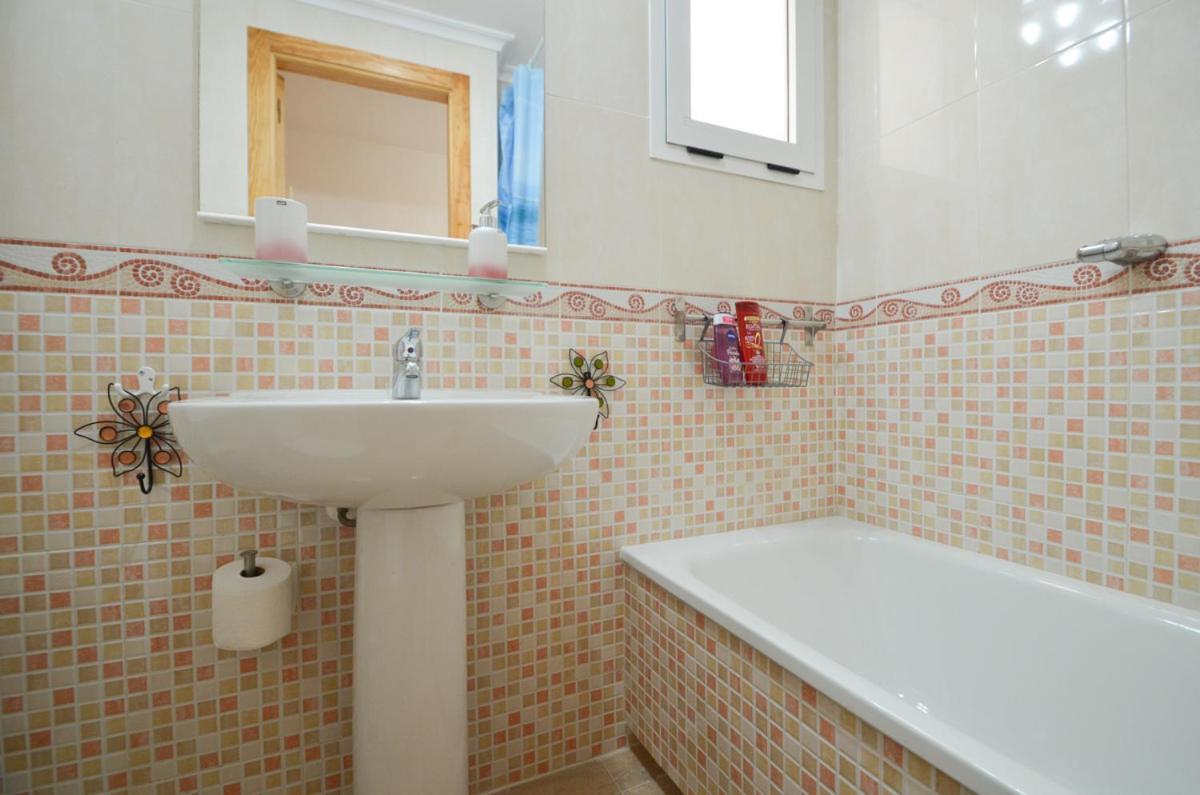 Schoene Wohnung Mit Pool , Wi-Fi Und Privat Garage Torrevieja Zewnętrze zdjęcie