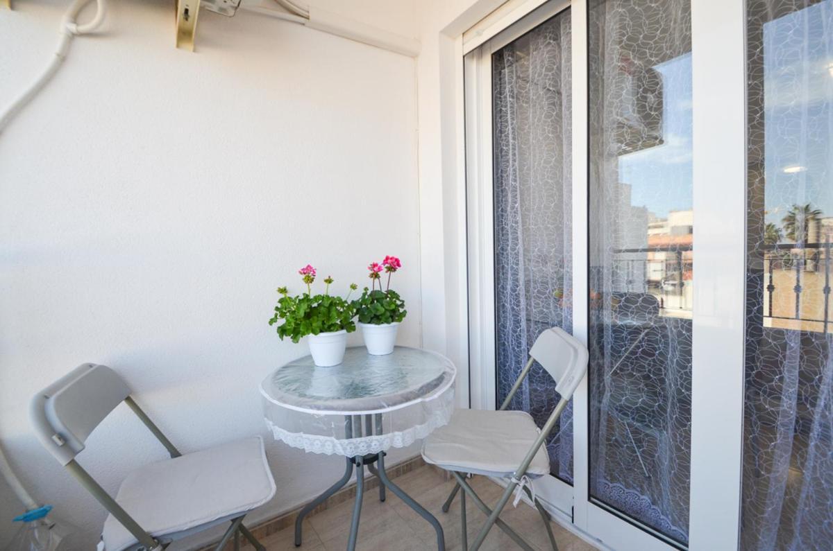 Schoene Wohnung Mit Pool , Wi-Fi Und Privat Garage Torrevieja Zewnętrze zdjęcie