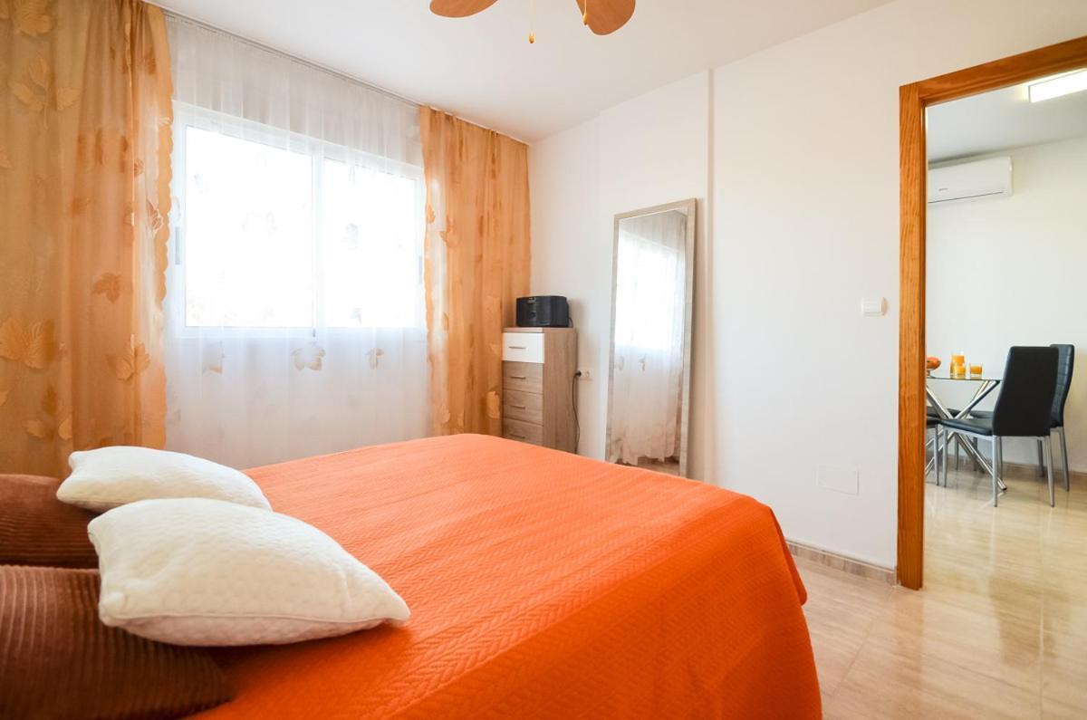 Schoene Wohnung Mit Pool , Wi-Fi Und Privat Garage Torrevieja Zewnętrze zdjęcie