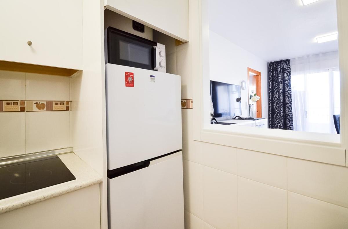 Schoene Wohnung Mit Pool , Wi-Fi Und Privat Garage Torrevieja Zewnętrze zdjęcie