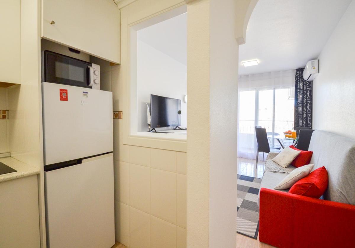Schoene Wohnung Mit Pool , Wi-Fi Und Privat Garage Torrevieja Zewnętrze zdjęcie