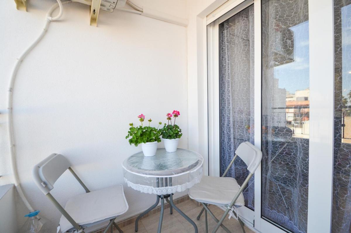 Schoene Wohnung Mit Pool , Wi-Fi Und Privat Garage Torrevieja Zewnętrze zdjęcie