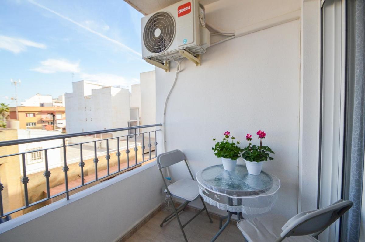 Schoene Wohnung Mit Pool , Wi-Fi Und Privat Garage Torrevieja Zewnętrze zdjęcie