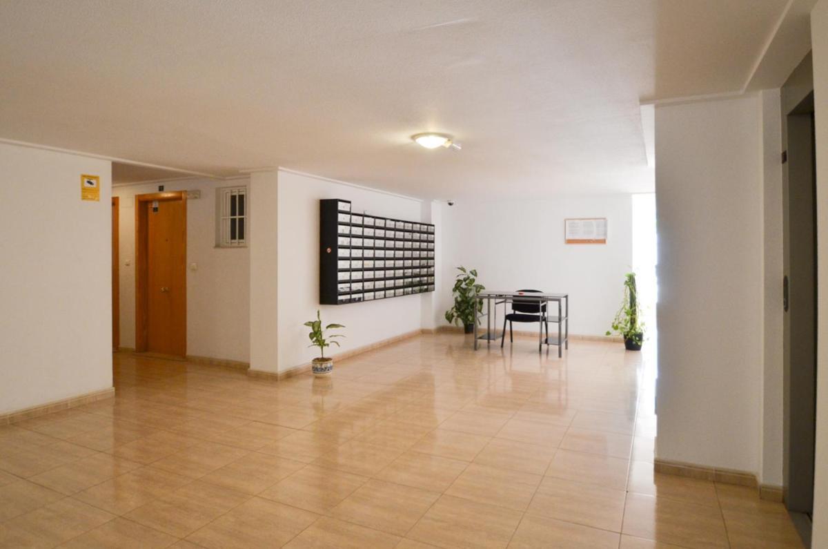 Schoene Wohnung Mit Pool , Wi-Fi Und Privat Garage Torrevieja Zewnętrze zdjęcie
