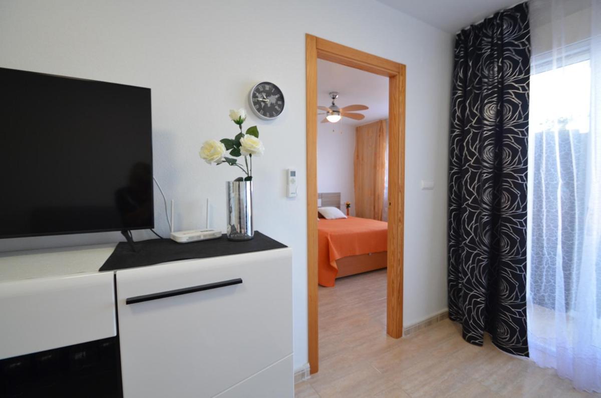 Schoene Wohnung Mit Pool , Wi-Fi Und Privat Garage Torrevieja Zewnętrze zdjęcie