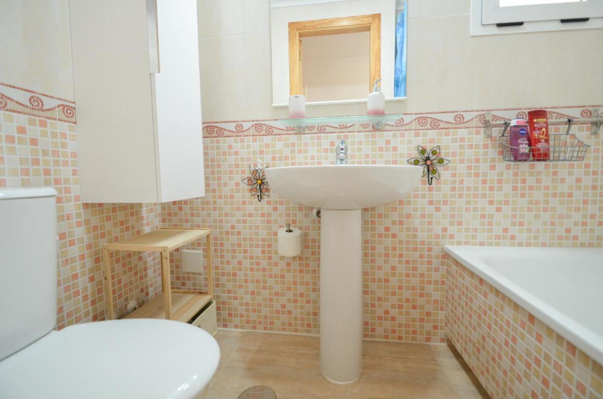 Schoene Wohnung Mit Pool , Wi-Fi Und Privat Garage Torrevieja Zewnętrze zdjęcie