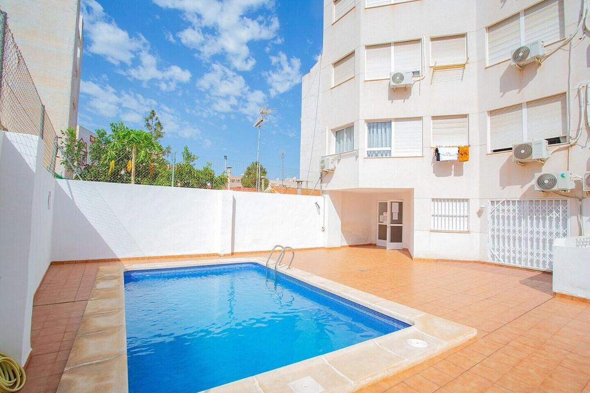 Schoene Wohnung Mit Pool , Wi-Fi Und Privat Garage Torrevieja Zewnętrze zdjęcie